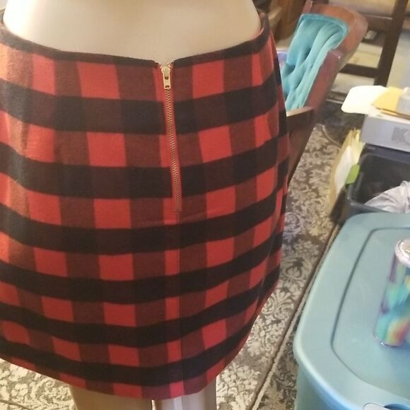 New Old Navy Red Plaid Mini Skirt Size 2 - Picture 2 of 6